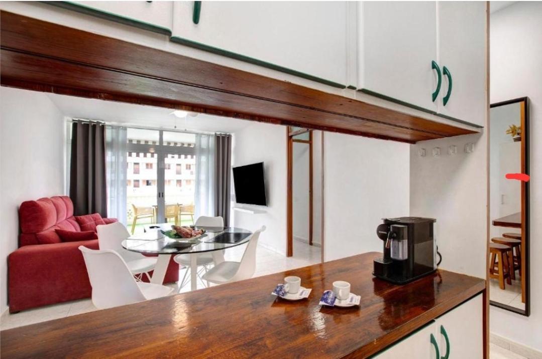 Fayser 108 Beachfront With Direct Pool Access From Terrace أرونا المظهر الخارجي الصورة