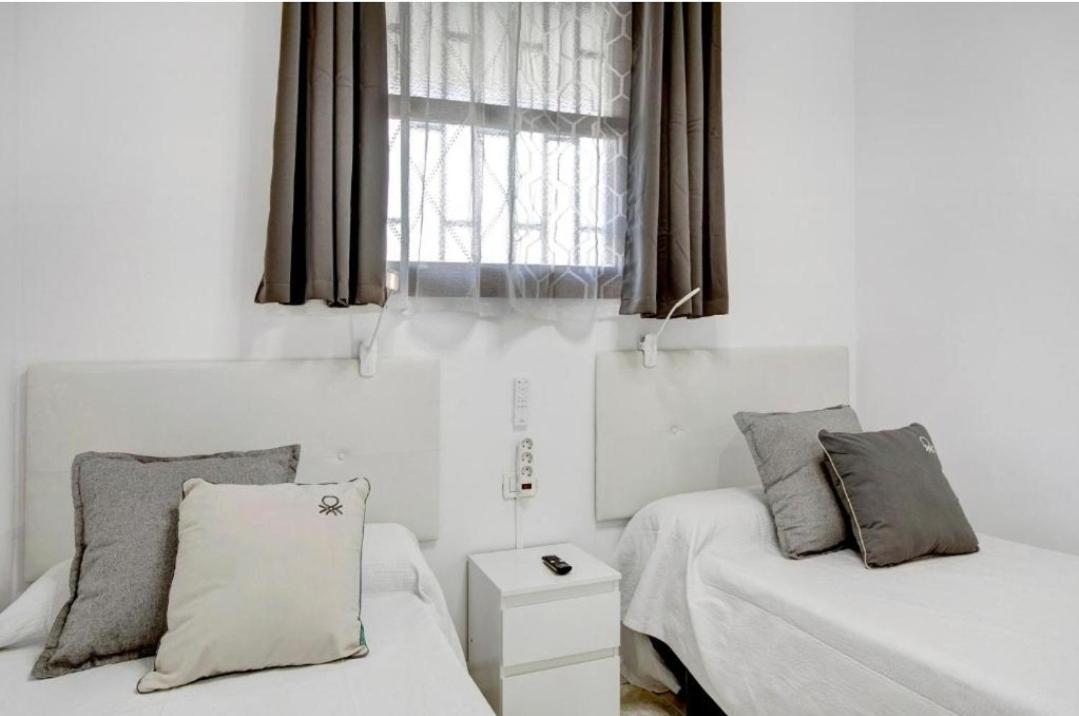 Fayser 108 Beachfront With Direct Pool Access From Terrace أرونا المظهر الخارجي الصورة